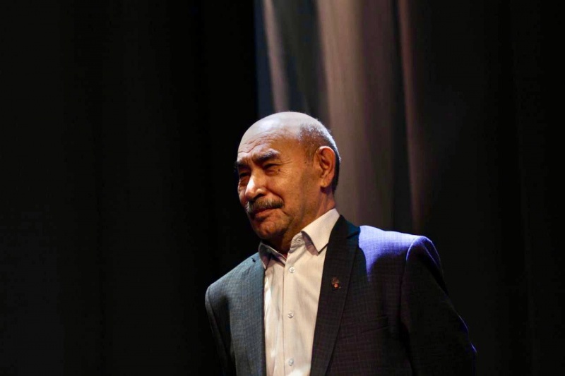          Вечер, ставший звенящей песней